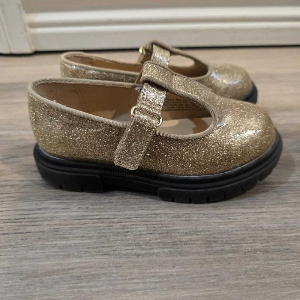 Cat & jack glitter size 8c